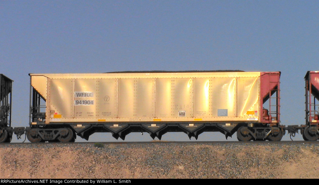 WB Unit Loaded Hooper Frt at Erie NV W-Pshr -14